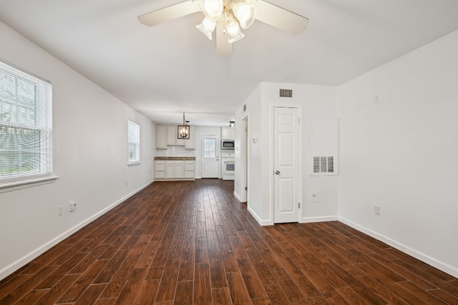 Foto del edificio - 713 Heavens Dr