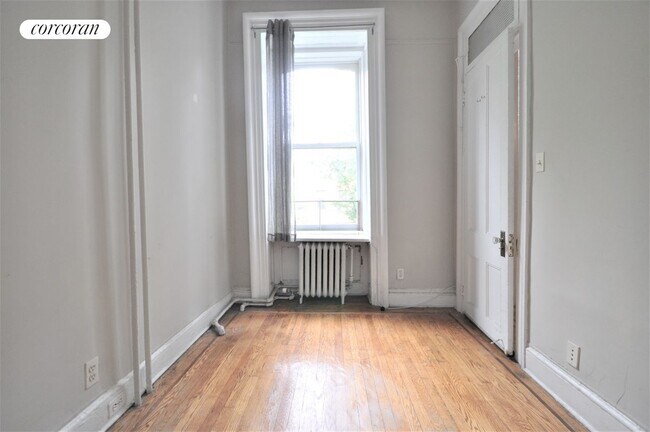 Foto del edificio - 12 Willoughby Ave