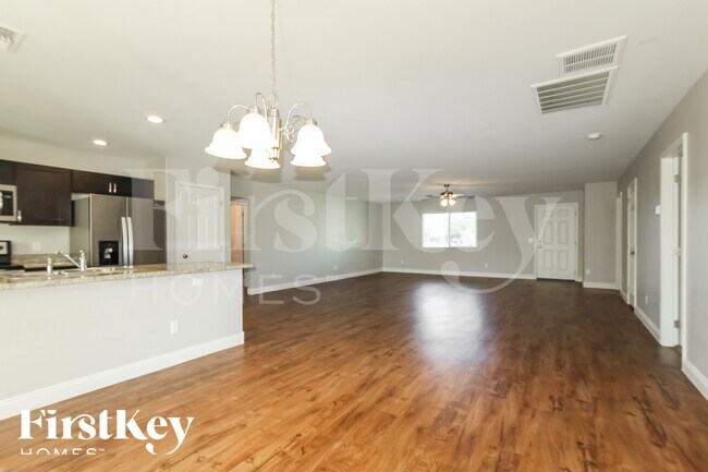 Foto del edificio - 4243 W Bluefield Ave