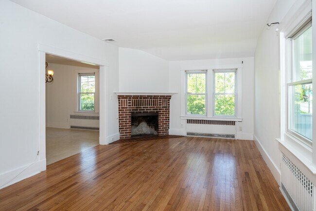Foto del edificio - 52 Hillcrest Ave