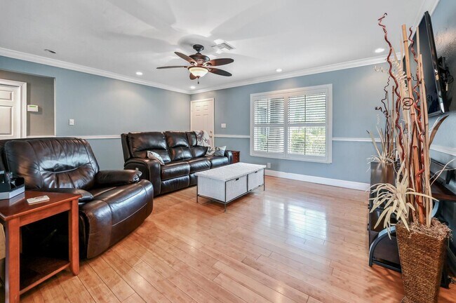 Foto del edificio - BEAUTIFUL SINGLE FAMILY POOL HOME IN BONITA SPRINGS