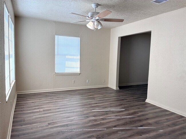 Building Photo - 1115 Shawnee St