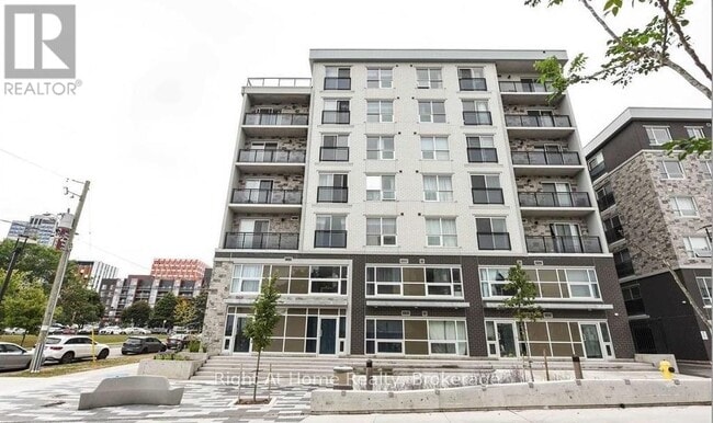 Building Photo - 275 Larch St