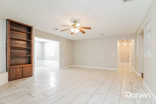 Building Photo - 3821 Oakcliff Dr