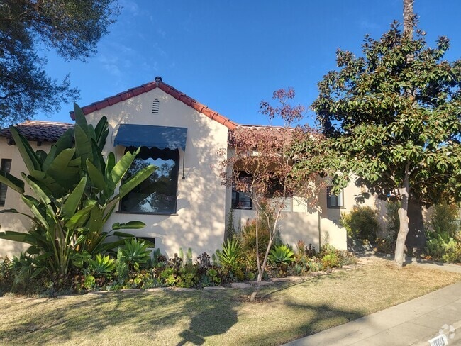 Beautiful 1920's home - 1146 Avoca Ave
