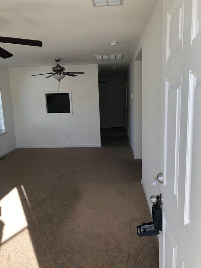 Foto del edificio - 1543 Ervin Ln