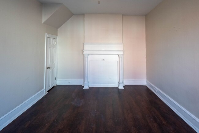 Building Photo - New price now showing!