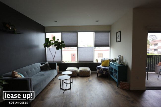 Foto del edificio - 4821 Bakman Ave