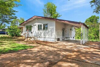 Building Photo - 743 Shepley Dr