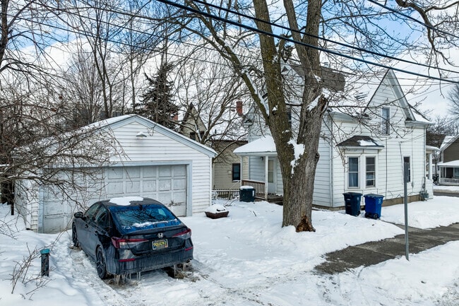 Building Photo - 720 S Main St