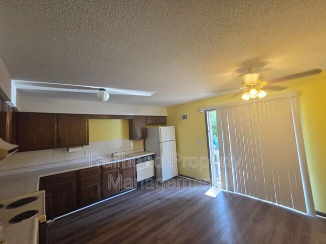 Foto del edificio - 7140 Crisp Ave