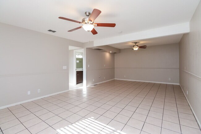 Building Photo - 921 S Val Vista Dr