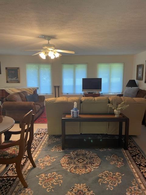Foto del edificio - 124 Cherry Hills Dr