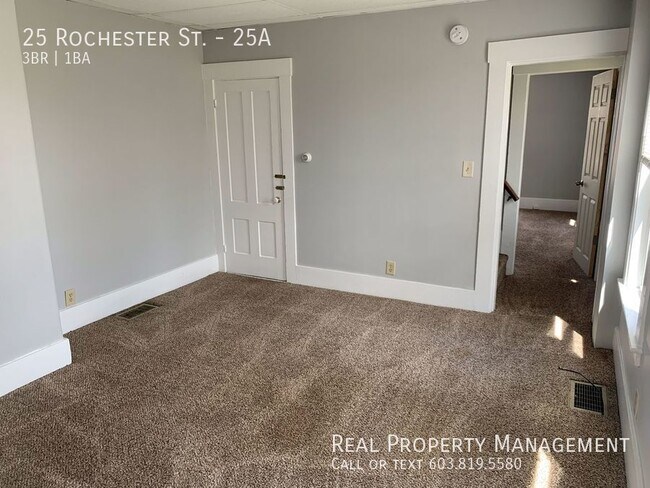 Foto del edificio - Inviting 3-Bedroom Apartment with Ample Na...