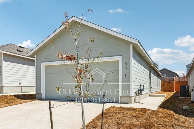 Photo - 3618 Amber Glade House