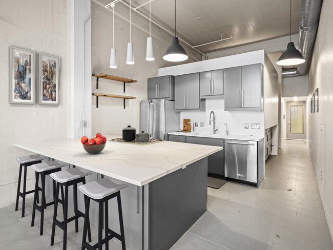 Building Photo - 163 W 200 S