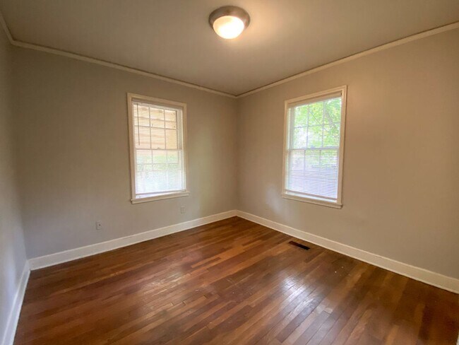 Building Photo - 3 bed, 1 bath by the University of Memphis