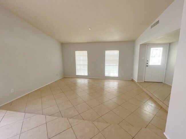 Building Photo - 3906 Postwood Dr
