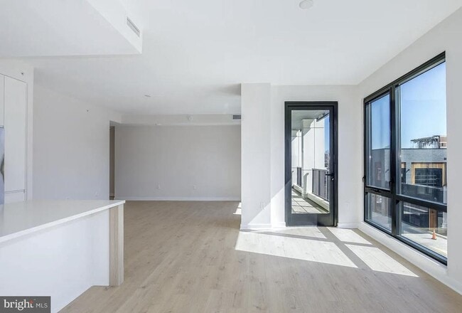 Building Photo - 255 W Falls Station Blvd