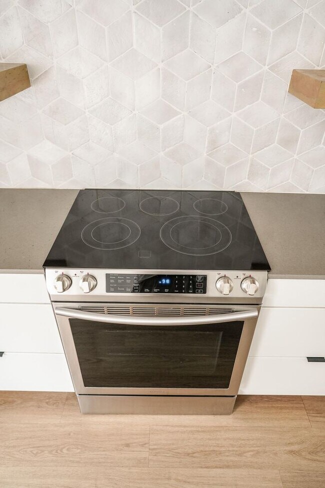 Foto del edificio - Modern East Austin 2/2 Condo Available Now!