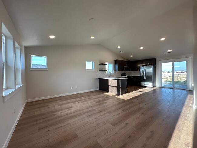 Foto del edificio - 3bed, 2bath 1,148sq.ft. 2car garage home i...