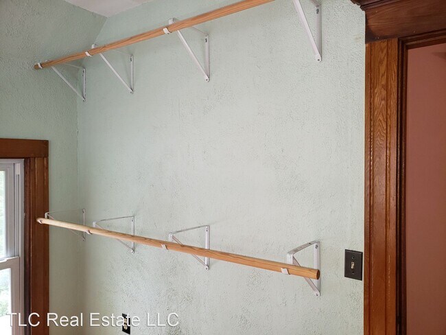 Building Photo - 4 br, 1.5 bath House - 275 E Main Street