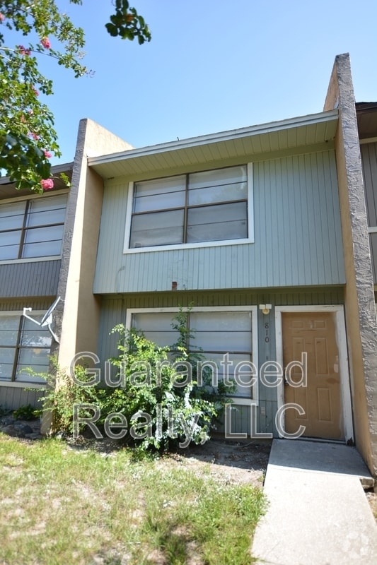 Building Photo - 810 Plum St