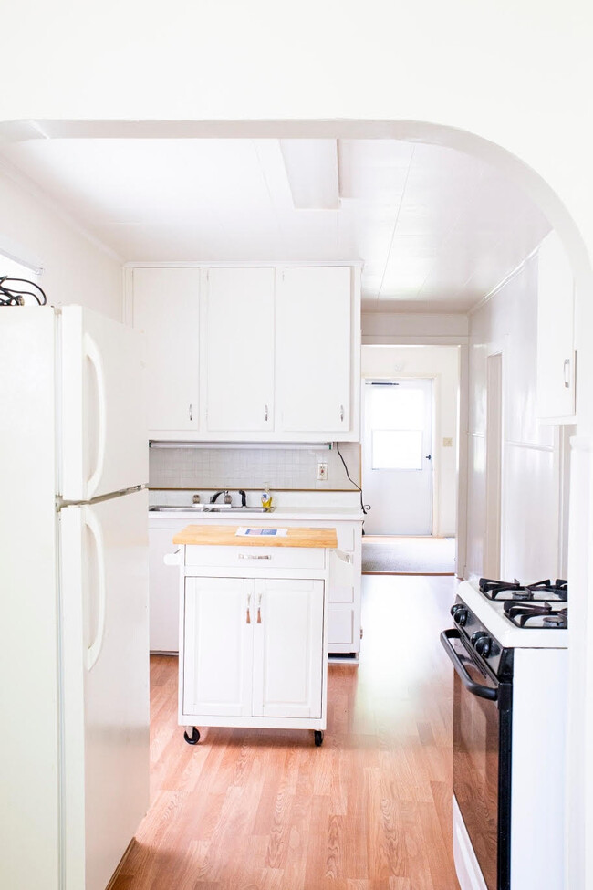 Building Photo - 408 S College Dr
