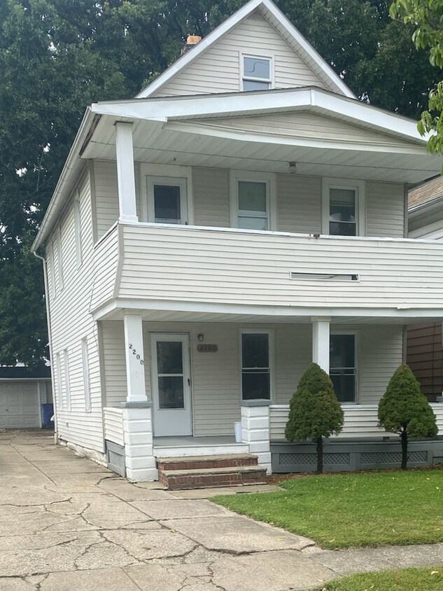 Primary Photo - 2200 W 103rd St