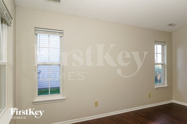 Foto del edificio - 1880 Long Lake Dr