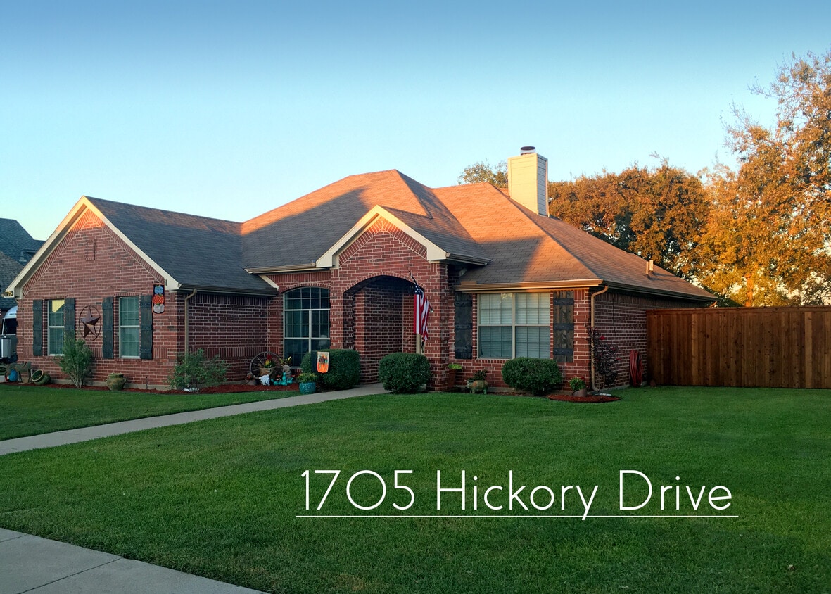 Primary Photo - 1705 Hickory Dr