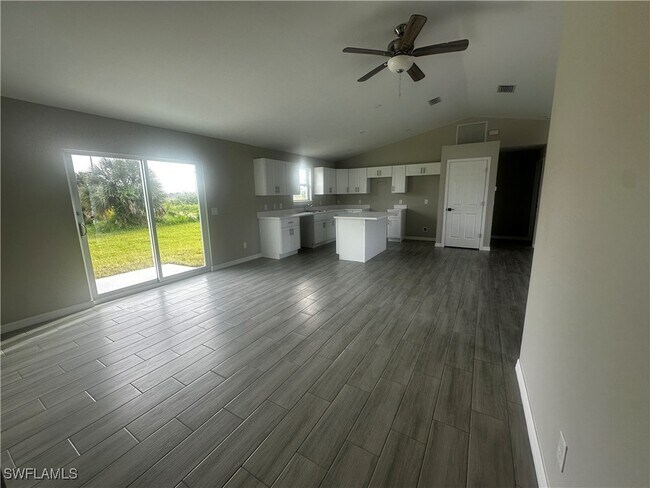 Foto del edificio - 832 Hoosier St E