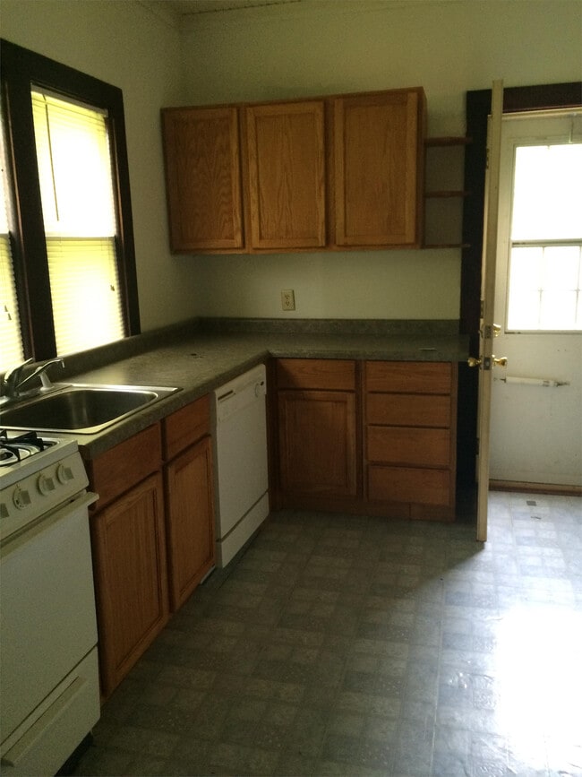 Foto del edificio - 208 Lindale Ave