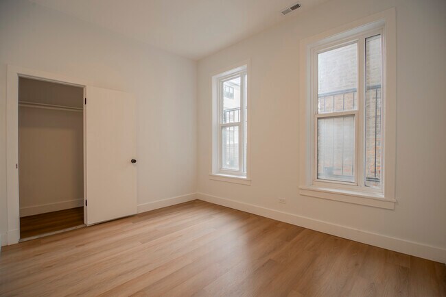 Foto del edificio - 1456 N Kedzie Ave