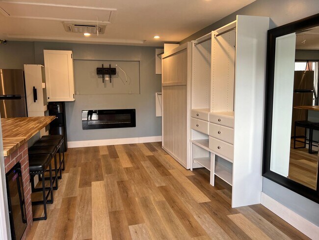 Foto del edificio - LINDEN WAY 5047-5049