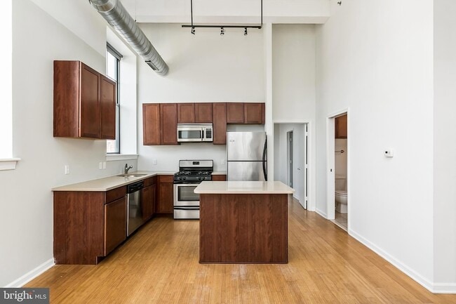 Photo - 1637-39 Poplar St Apartment