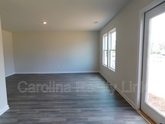 Foto del edificio - 252 Wadsworth Rd