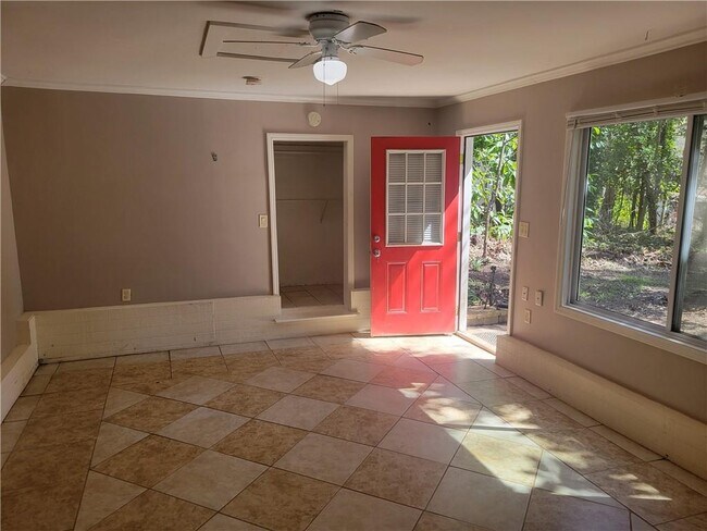 Foto del edificio - 591 Bolan St SE