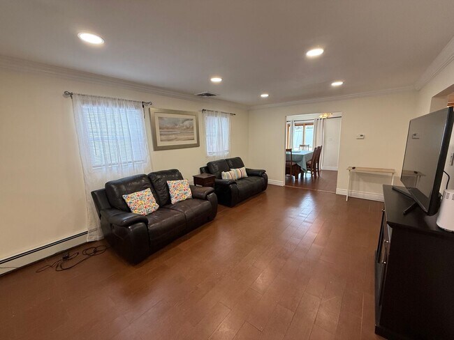 Foto del edificio - Spectacular 3 Bed/3 Bath Home in Long Beach!