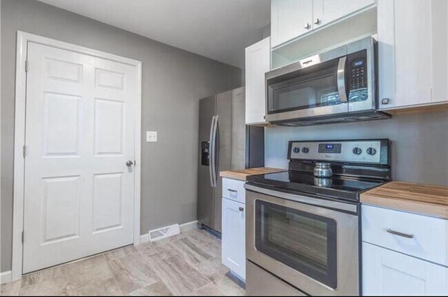 Foto del edificio - 7110 Woodson St