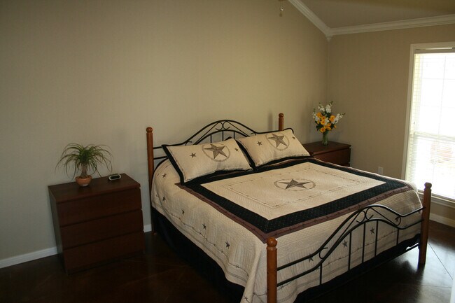 Foto del edificio - Salem Way Luxury Townhomes