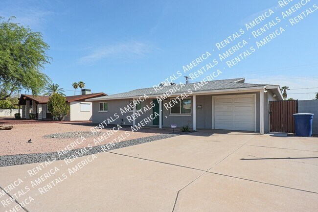 Building Photo - Beautifully Modernized 3 Bed 2 Bath in Tem...