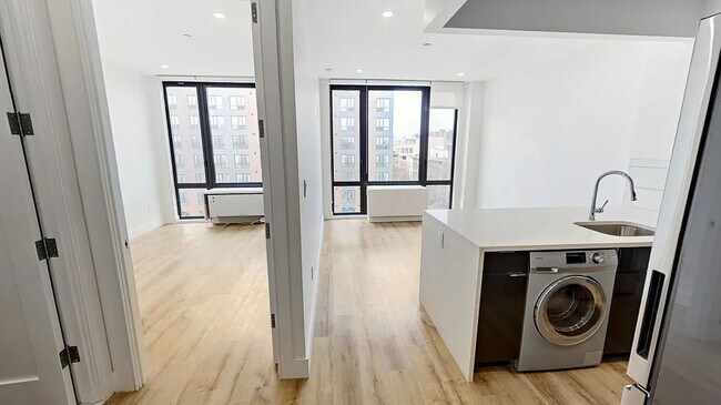 Building Photo - 416 Lenox Avenue