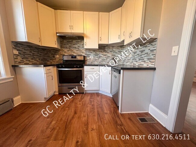 Foto del edificio - ***  ALBANY PARK / 4 BEDROOM - 2 BATH / ON...