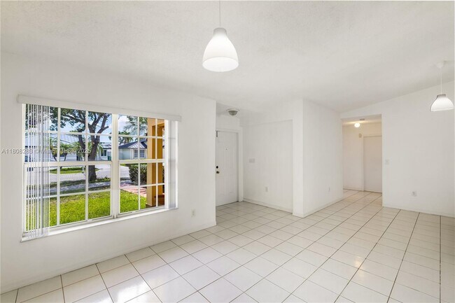 Foto del edificio - 1062 NW 134th Pl