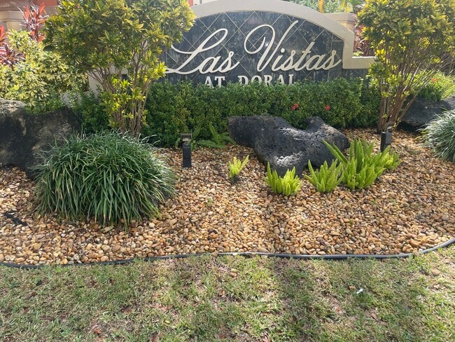 Building Photo - 8215 Lake Dr