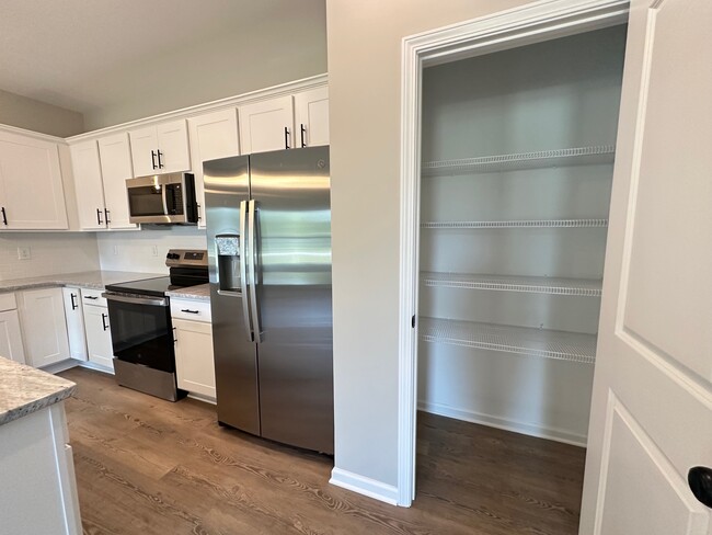 Building Photo - Parkwood West Townhomes