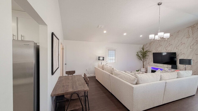 Foto del edificio - 300 W 23rd Pl