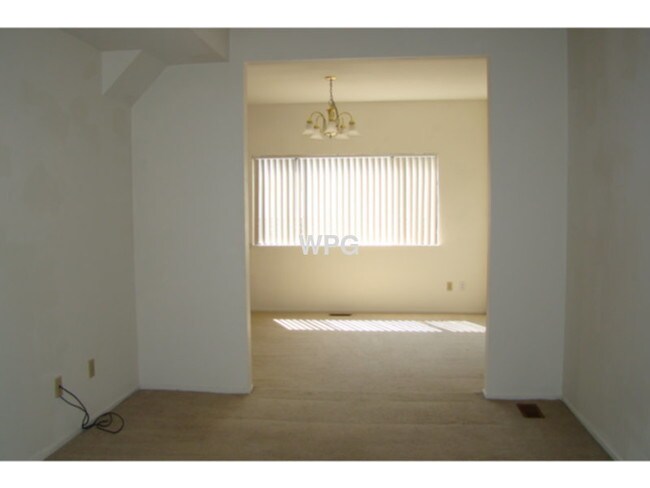 Building Photo - 1444 W Latimer Ave
