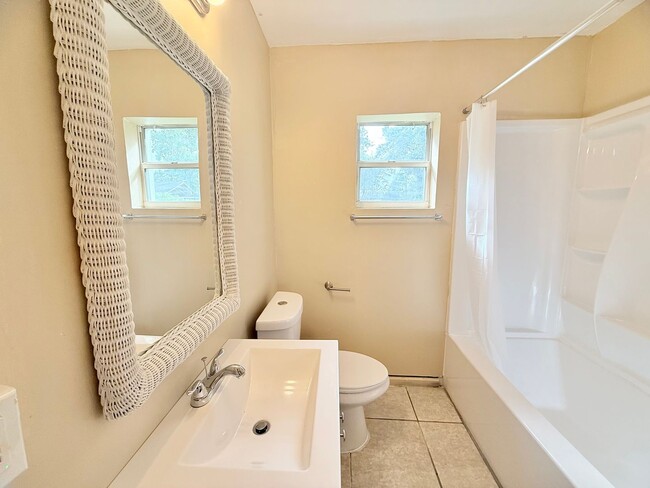 Building Photo - Charming 3-Bedroom Home + Bonus Room